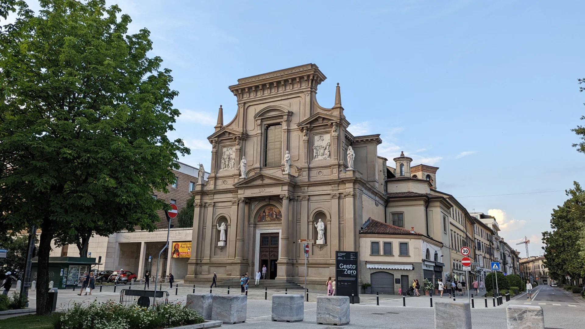 Facciata della chiesa dei Santi Bartolomeo e Stefano di Bergamo